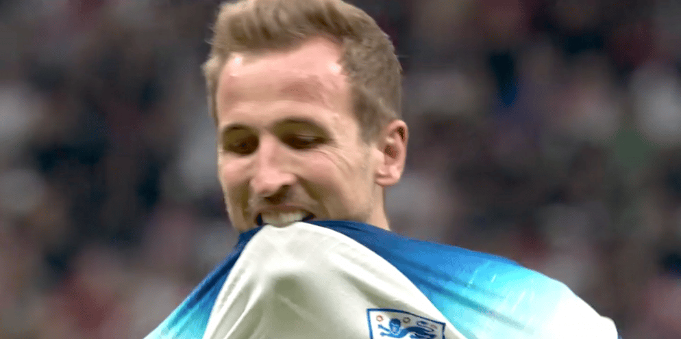Kane dopo il rigore sbagliato che condanna l'Inghilterra.